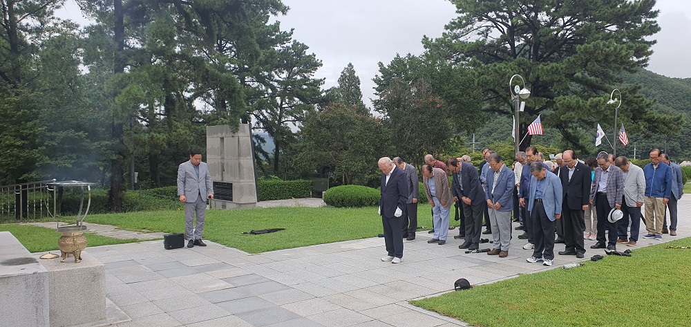 20230914_회장단 유림지도자 연찬회_다부동전적기념공원 충혼탑 참배1-1.jpg